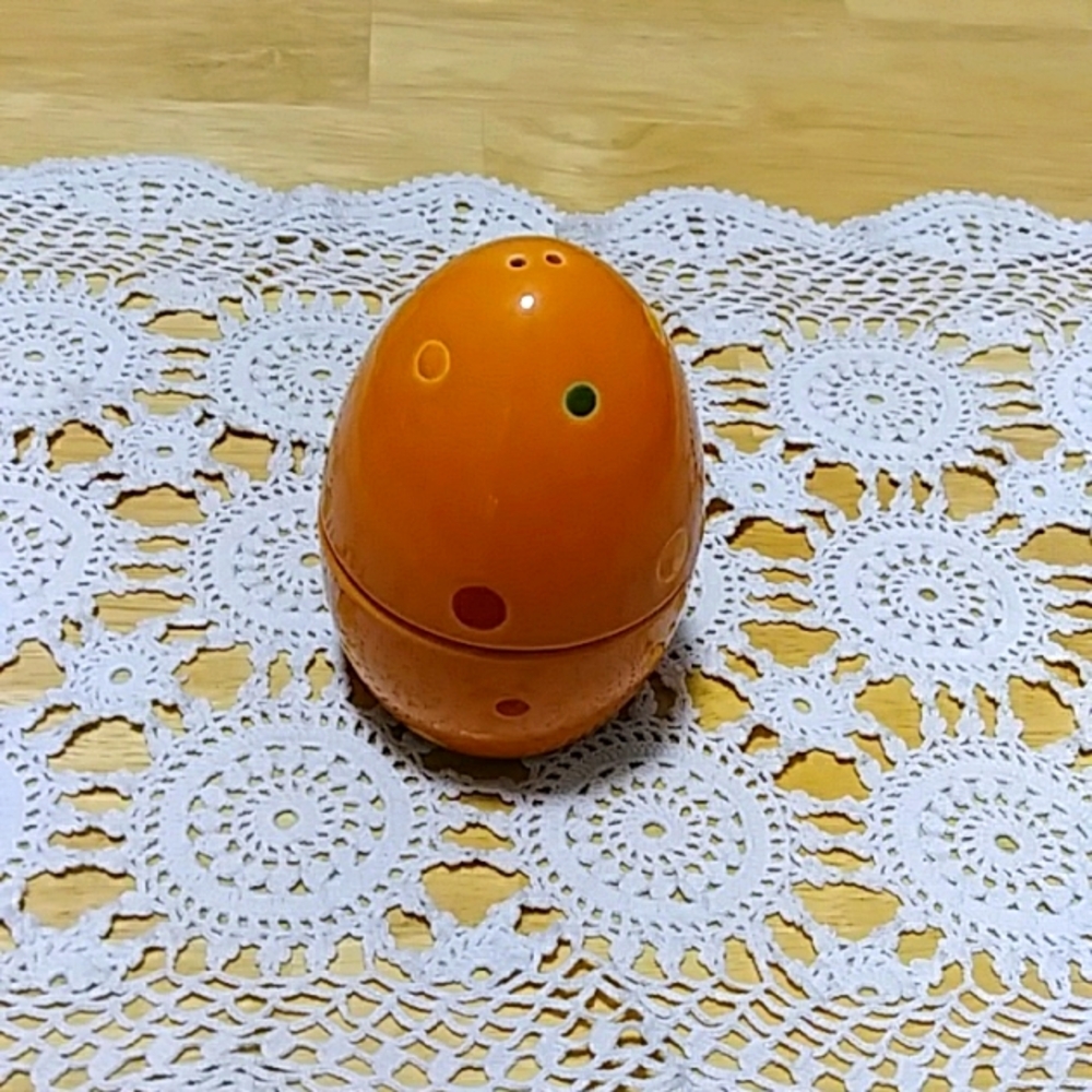 Colorful stacking Ceramic Egg Shaped Salt & Pepper Shakers